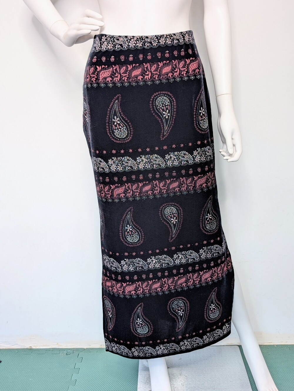 90s Black Velvet High Waist Maxi Skirt With Silver & Rust Red Paisley Pattern
